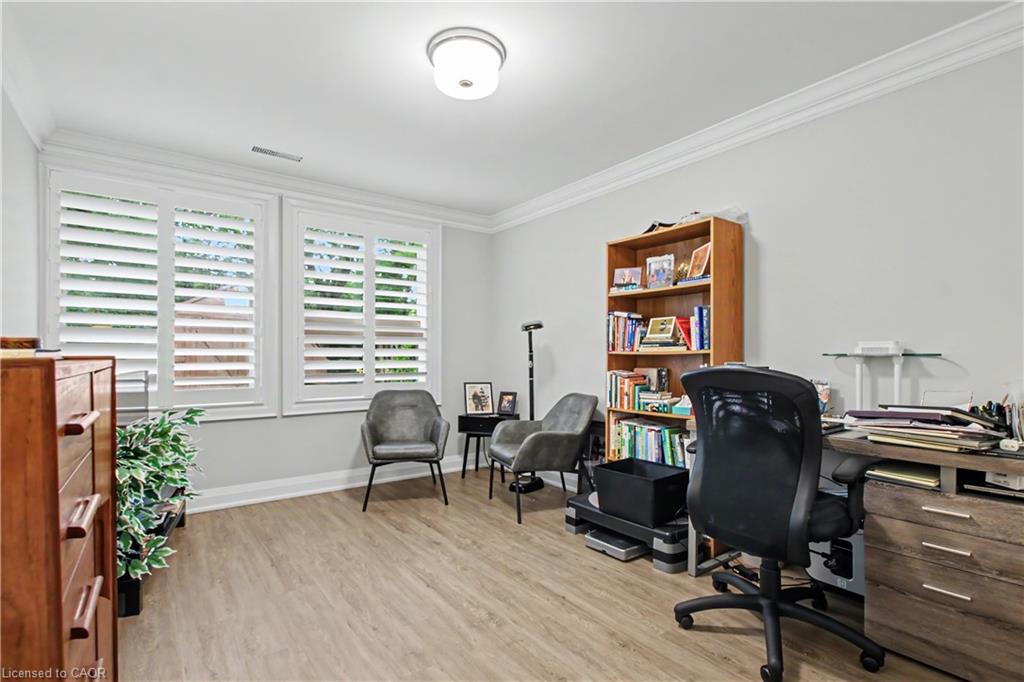 82 Szollosy Circle Property Photo 14