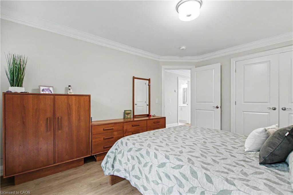 82 Szollosy Circle Property Photo 17