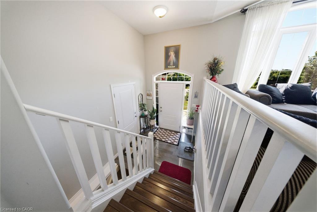 360 Dover Avenue Property Photo 5