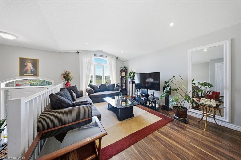 360 Dover Avenue Property Photo 8
