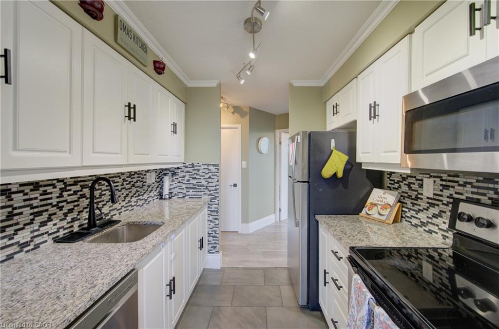 409-3227 King Street E Property Photo 6
