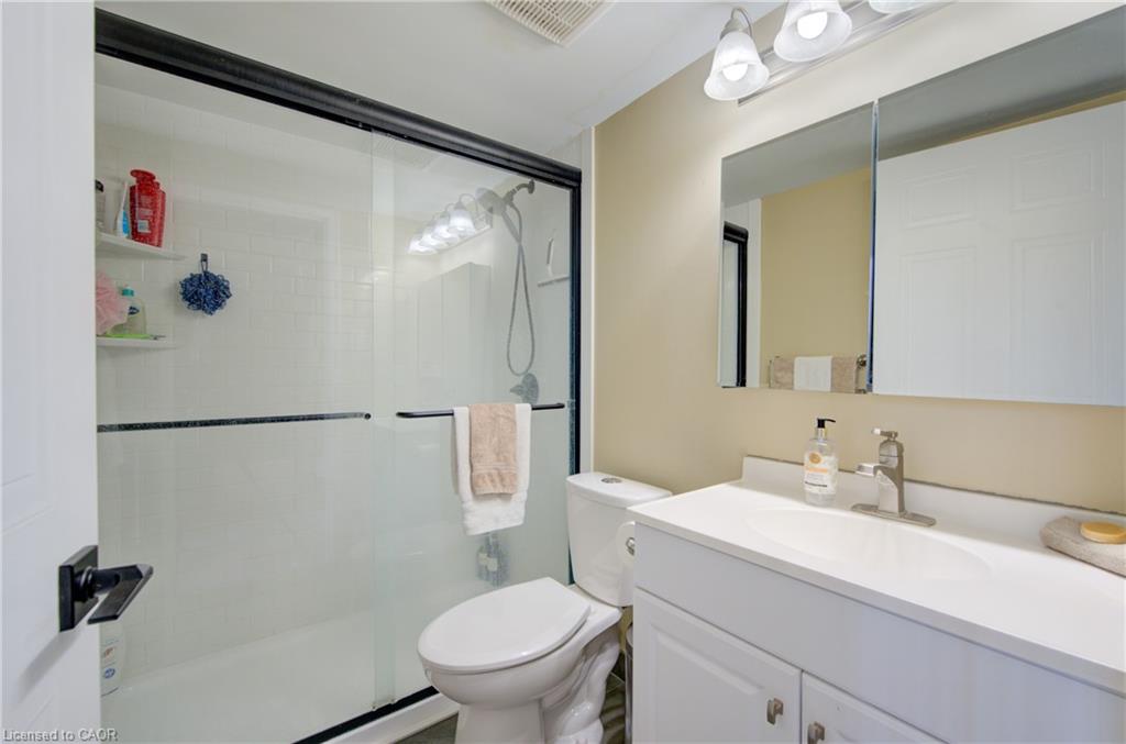 409-3227 King Street E Property Photo 17