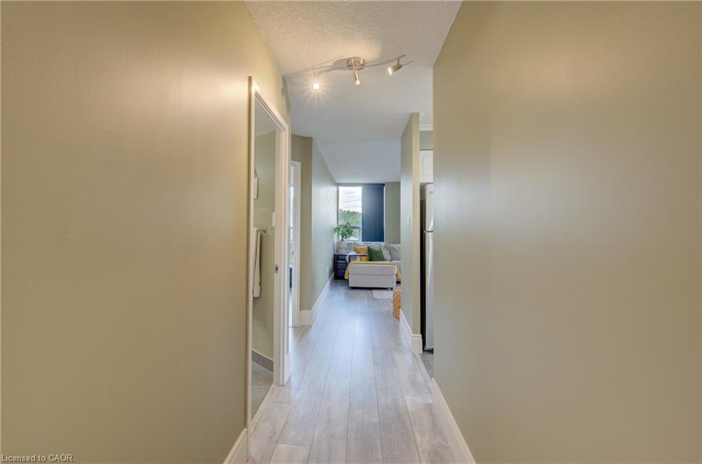 409-3227 King Street E Property Photo 19