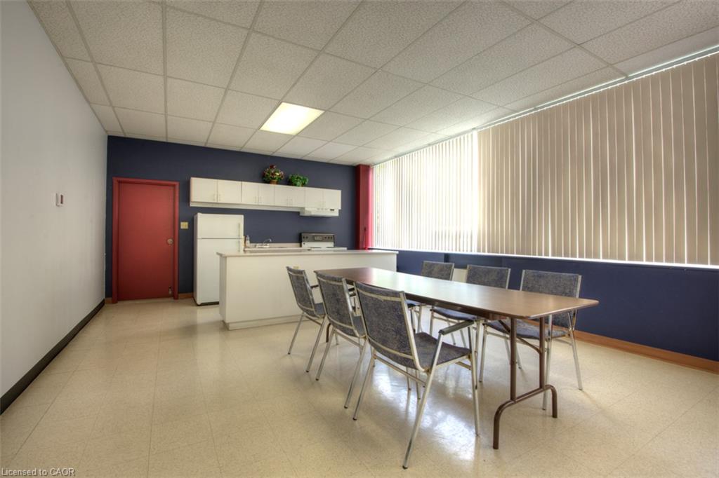 409-3227 King Street E Property Photo 23