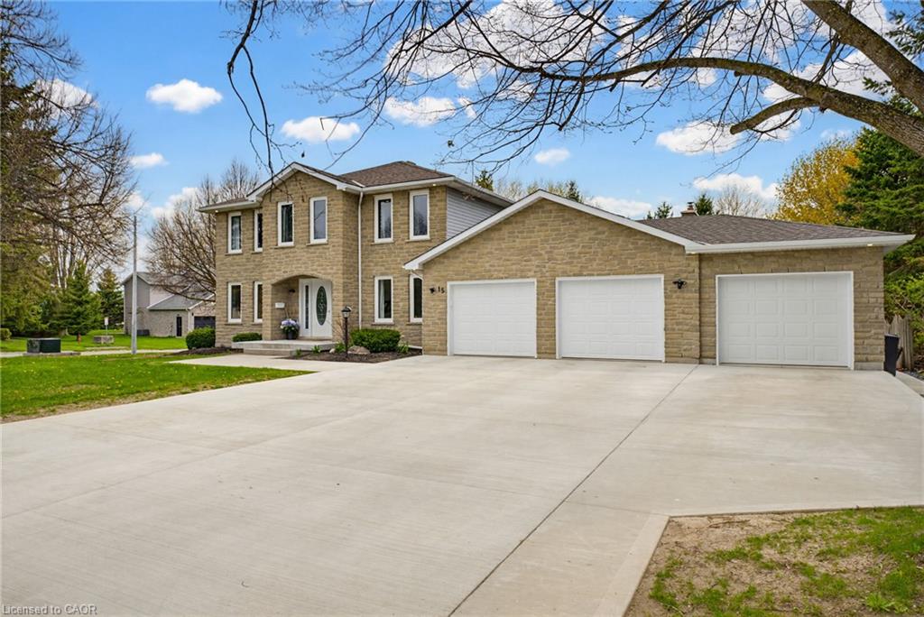 15 Danube Drive Property Photo 1