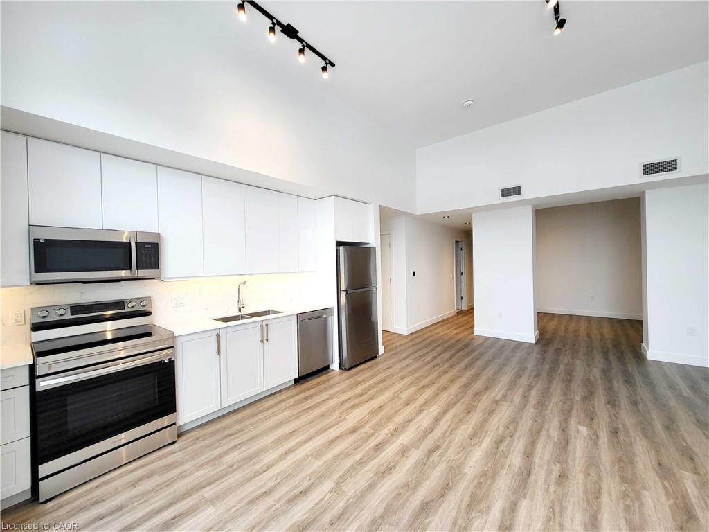 202-75 Huron Street Property Photo 1