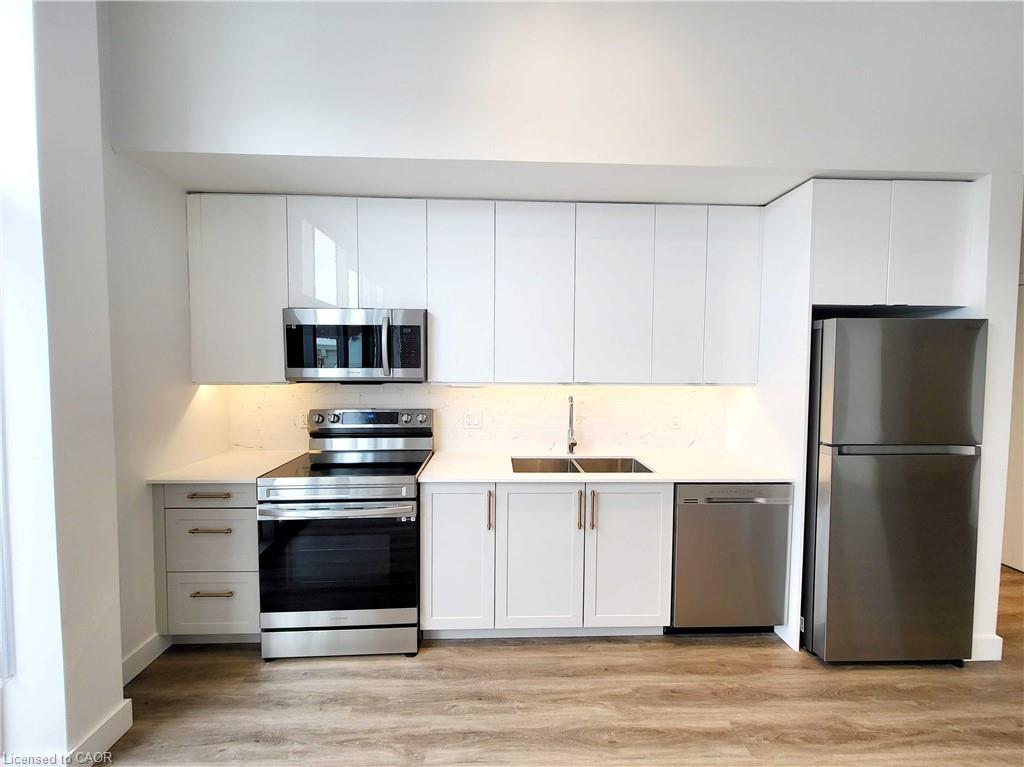 202-75 Huron Street Property Photo 2
