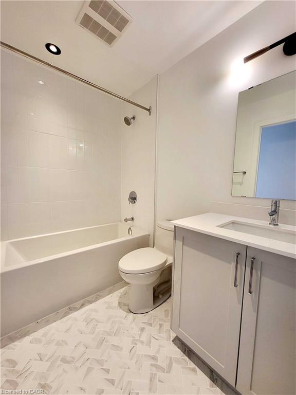 202-75 Huron Street Property Photo 3