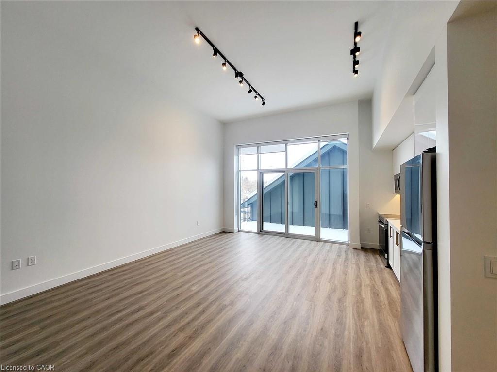 202-75 Huron Street Property Photo 4