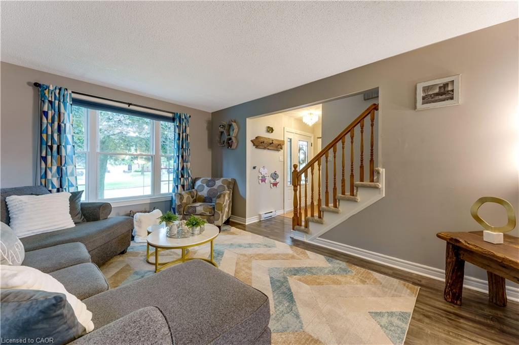 11 Nipigon Place Property Photo 7
