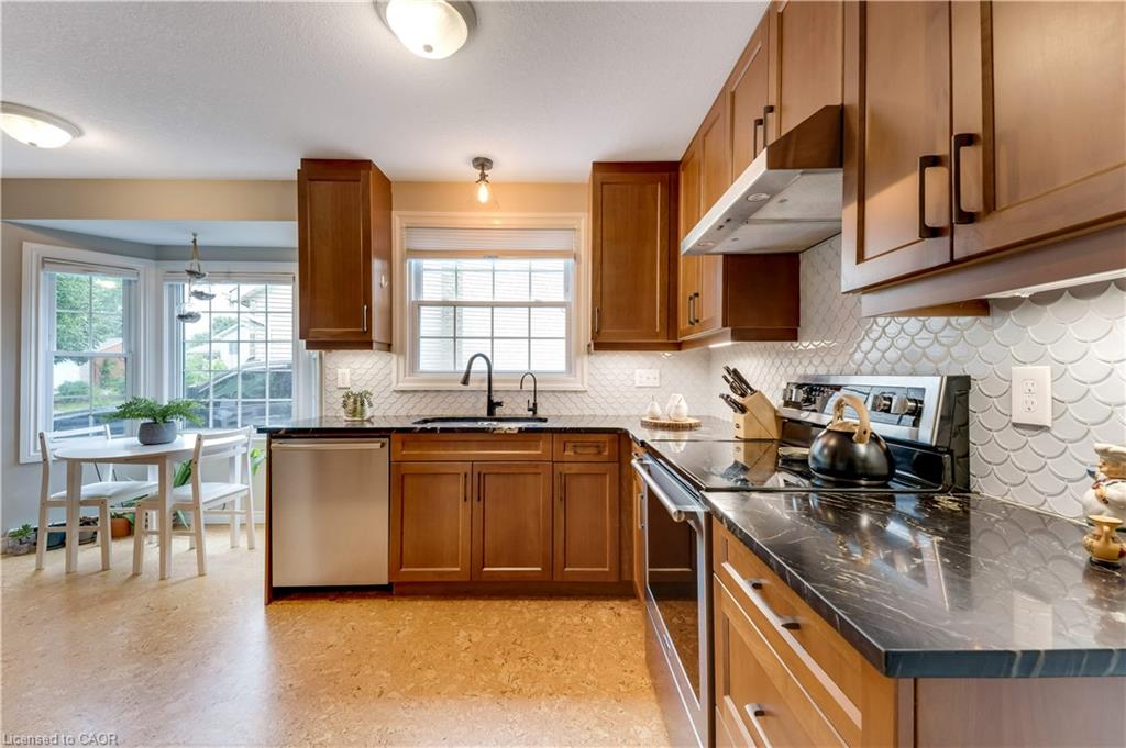 11 Nipigon Place Property Photo 11