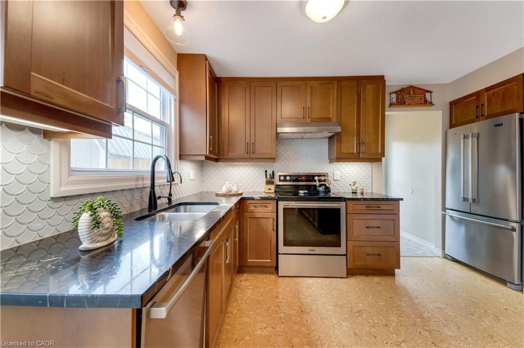 11 Nipigon Place Property Photo 12