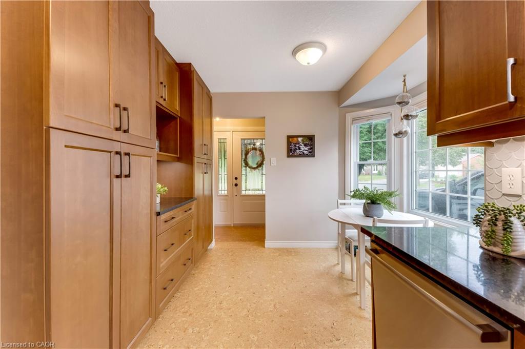 11 Nipigon Place Property Photo 13