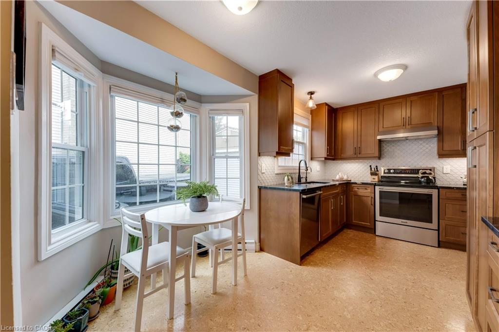 11 Nipigon Place Property Photo 14