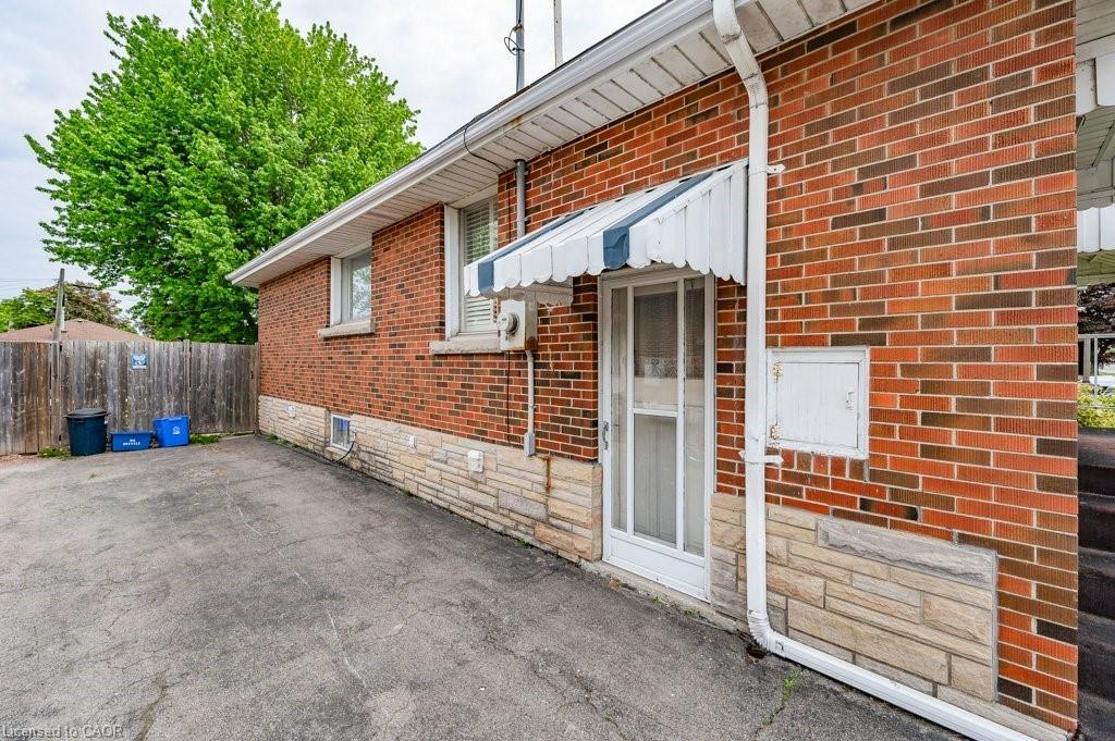 305 Mohawk Road E Property Photo 18