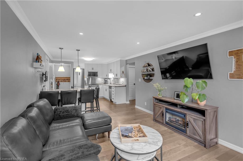 76 Wood Street Property Photo 8