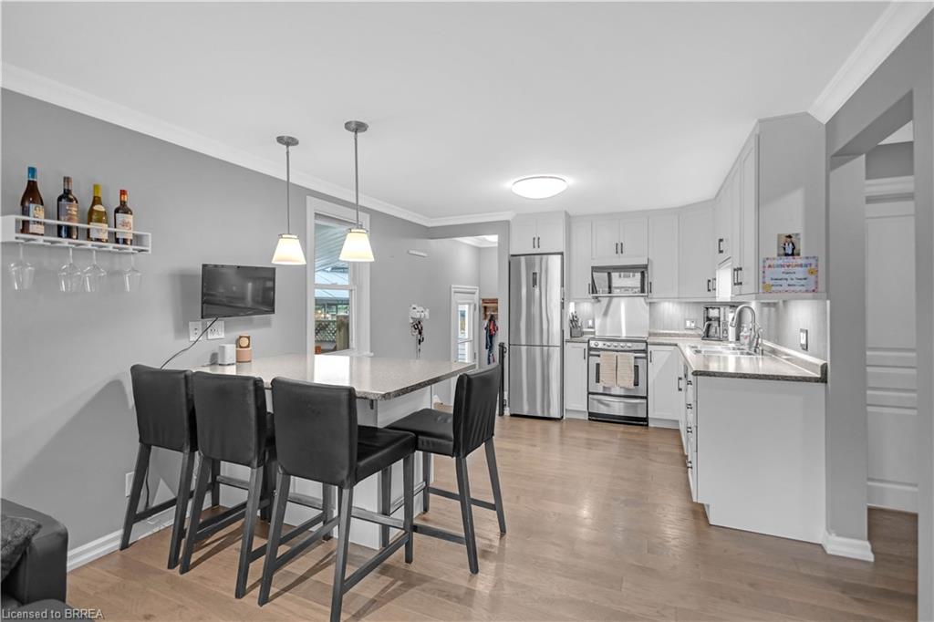 76 Wood Street Property Photo 11