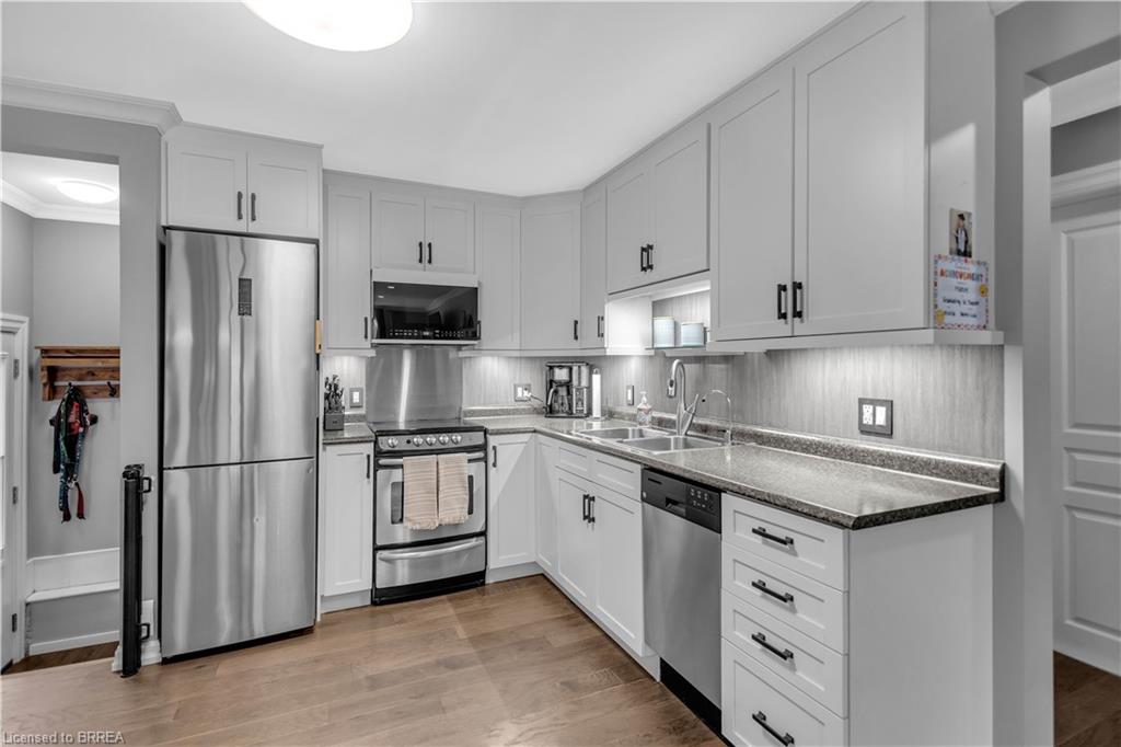 76 Wood Street Property Photo 12