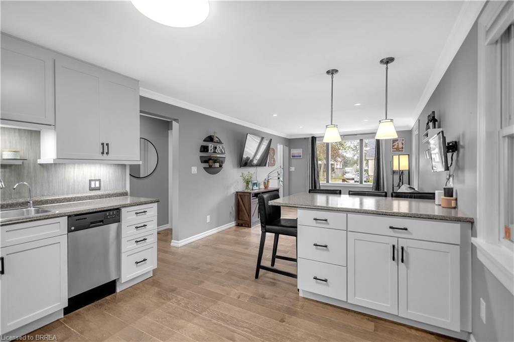 76 Wood Street Property Photo 14