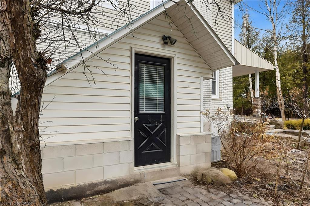 5607 Tenth Line Property Photo 3