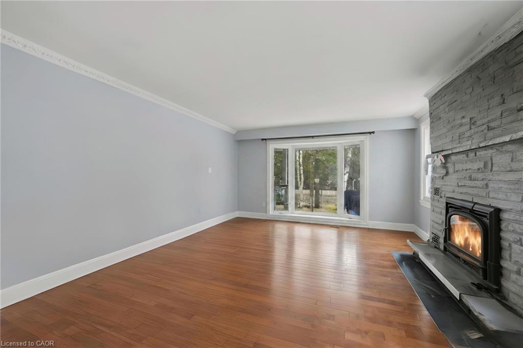 5607 Tenth Line Property Photo 6