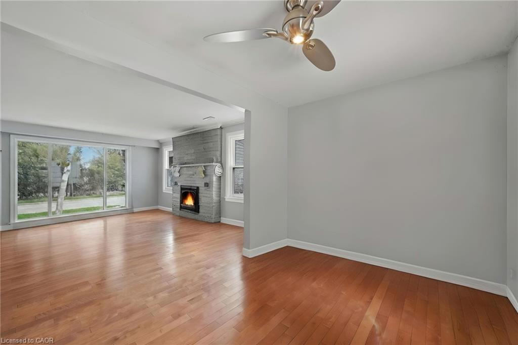 5607 Tenth Line Property Photo 8