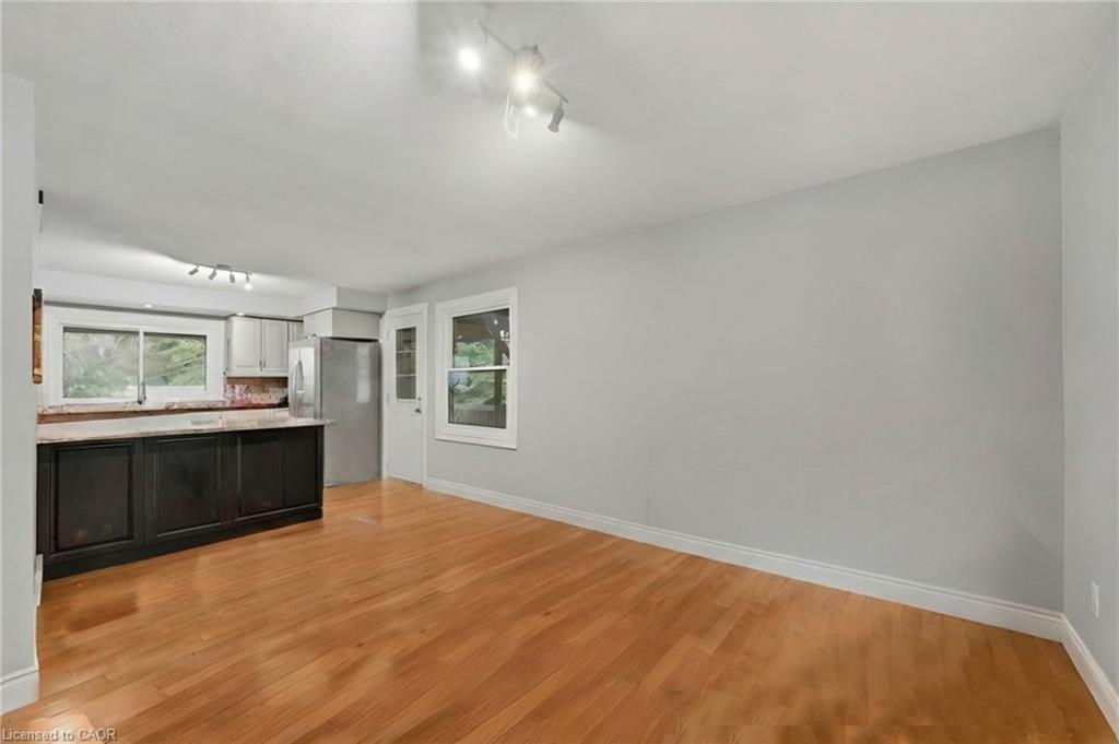 5607 Tenth Line Property Photo 9