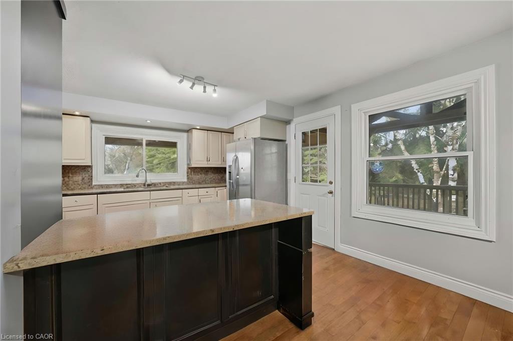 5607 Tenth Line Property Photo 12
