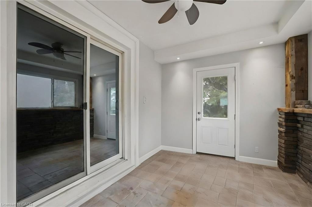5607 Tenth Line Property Photo 14