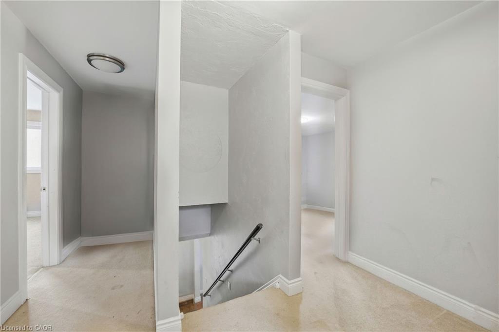 5607 Tenth Line Property Photo 16