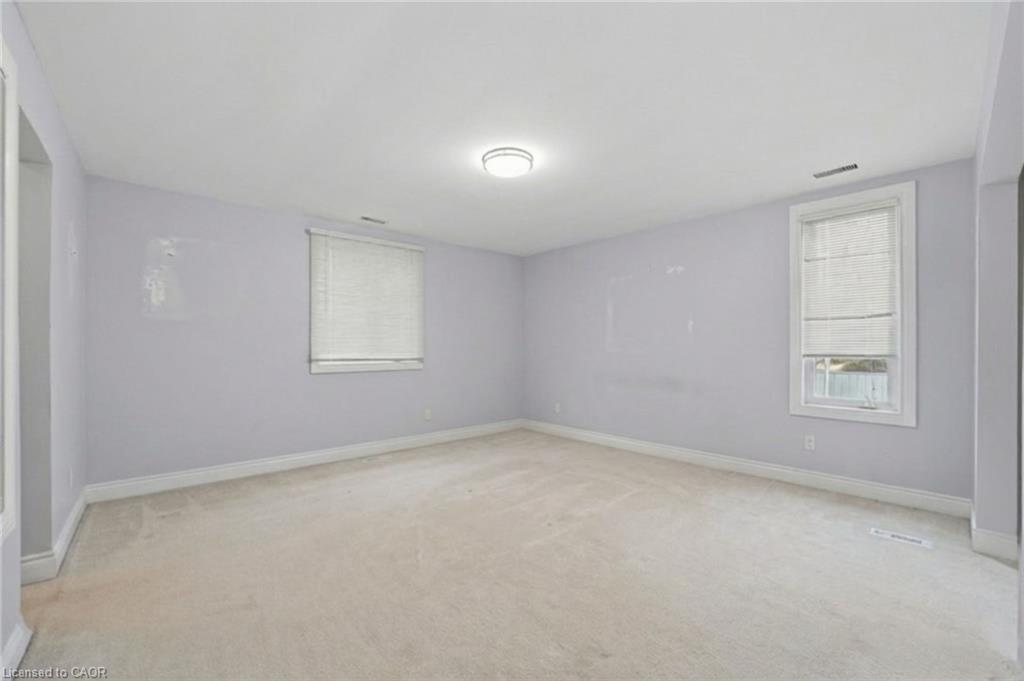 5607 Tenth Line Property Photo 17