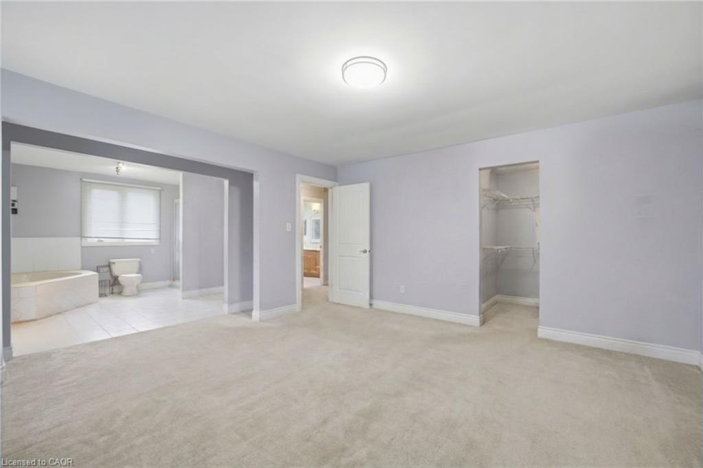 5607 Tenth Line Property Photo 18