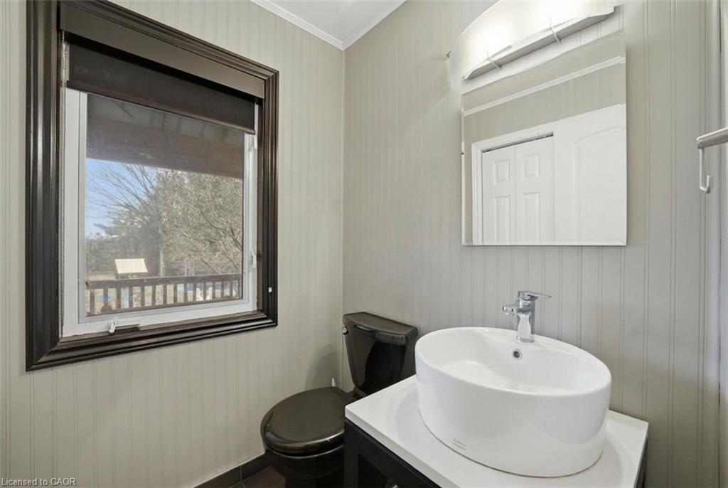 5607 Tenth Line Property Photo 19