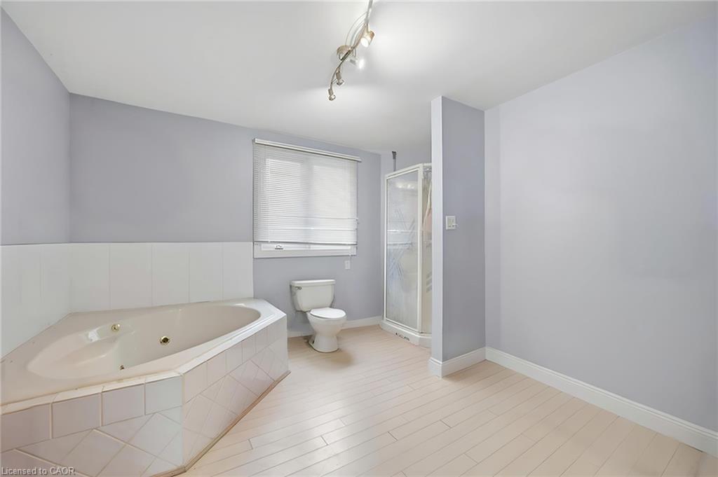 5607 Tenth Line Property Photo 20