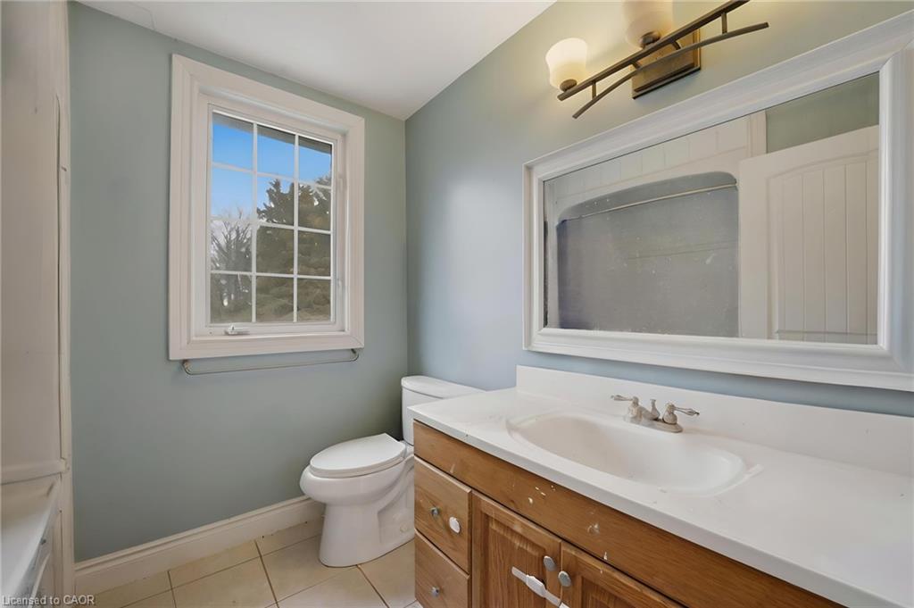 5607 Tenth Line Property Photo 21