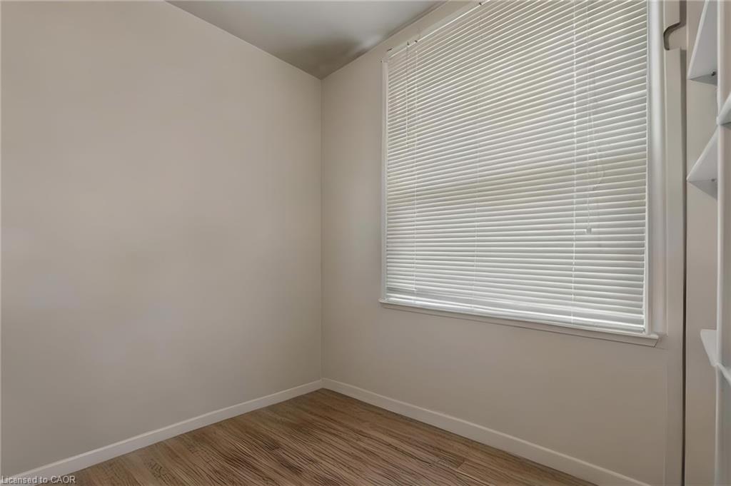5607 Tenth Line Property Photo 27