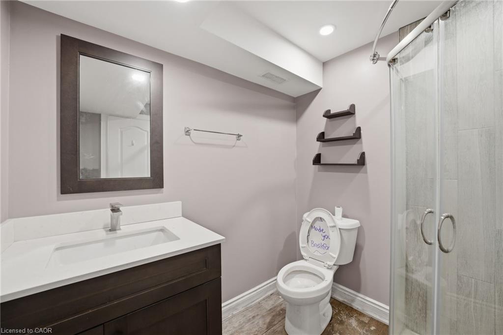 5607 Tenth Line Property Photo 28