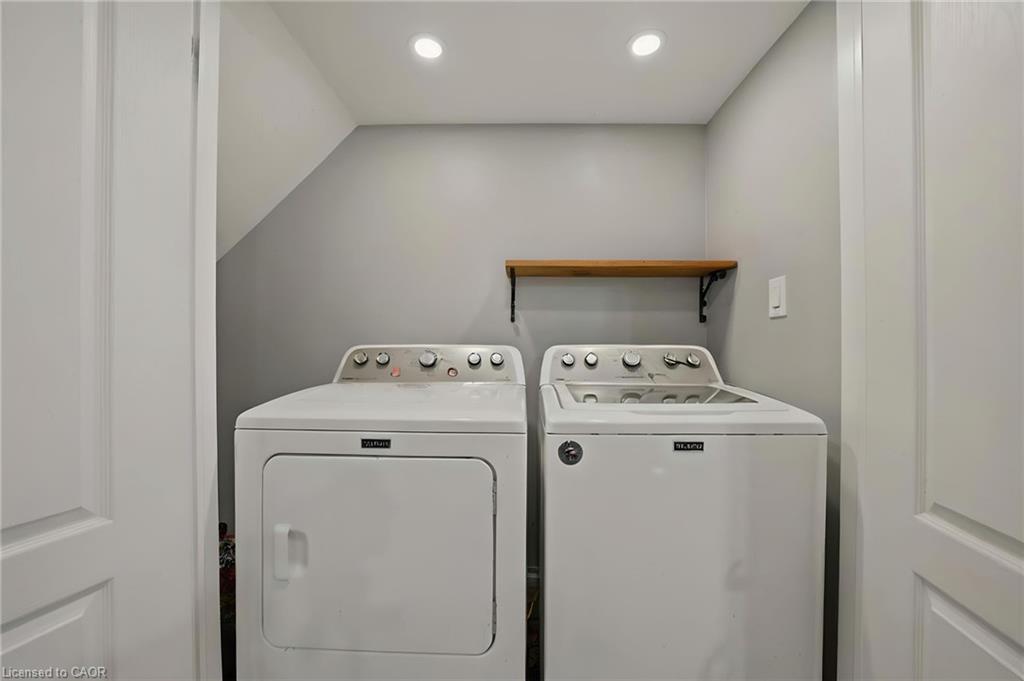 5607 Tenth Line Property Photo 29