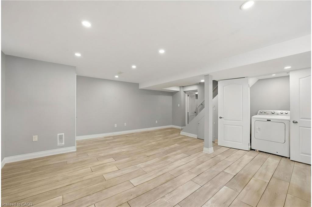 5607 Tenth Line Property Photo 30
