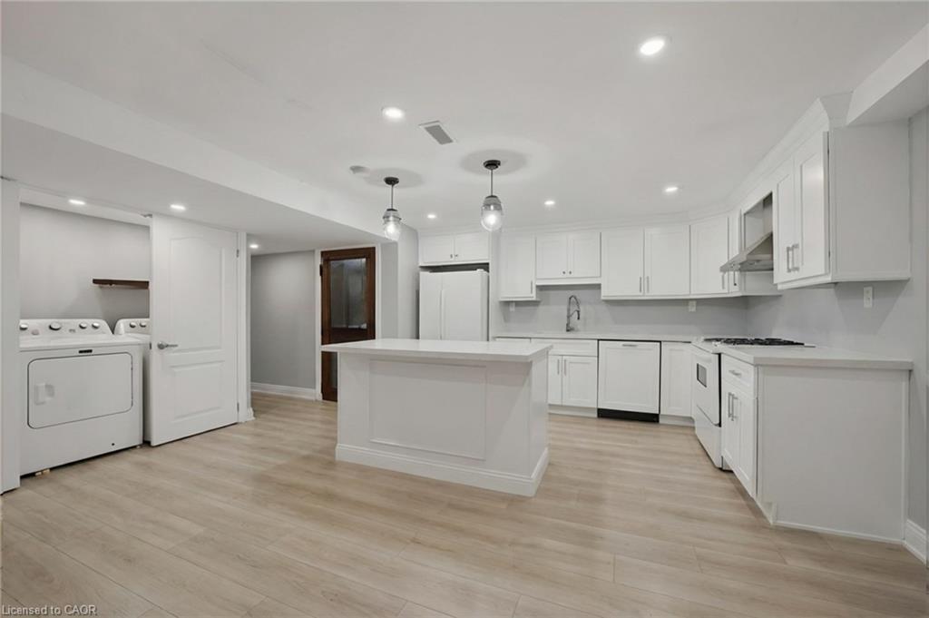 5607 Tenth Line Property Photo 33