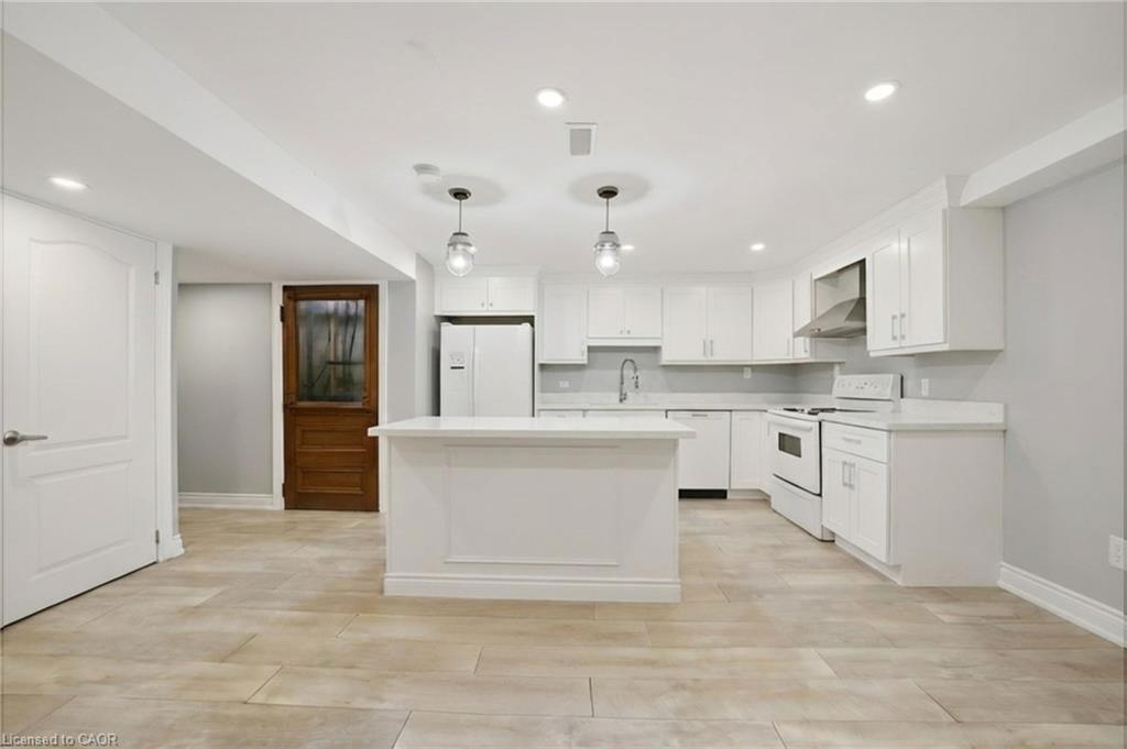 5607 Tenth Line Property Photo 34