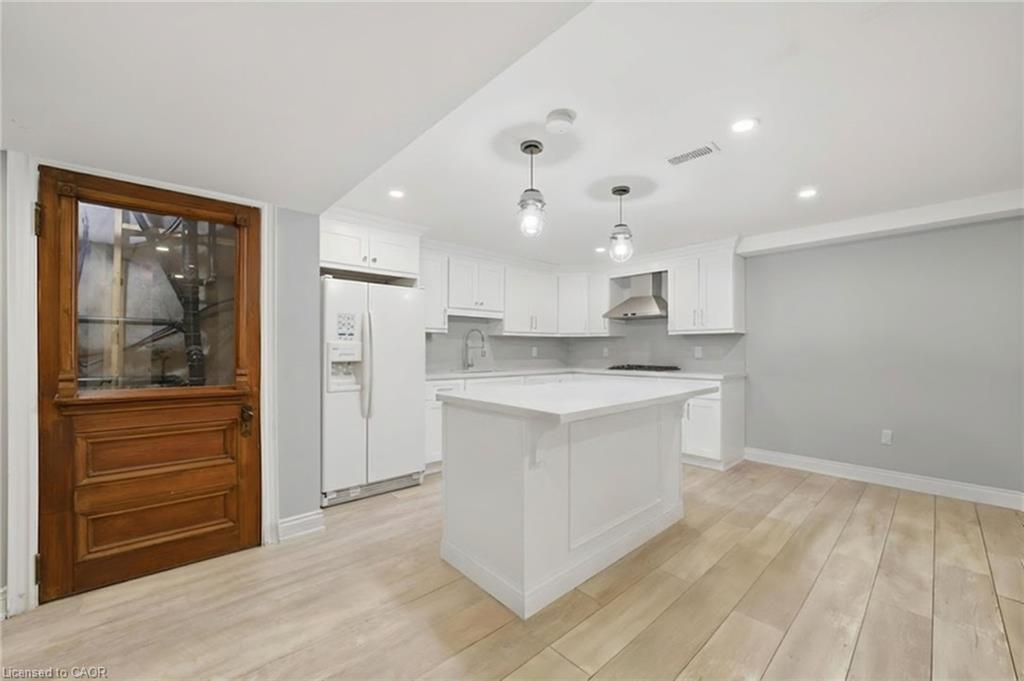 5607 Tenth Line Property Photo 35