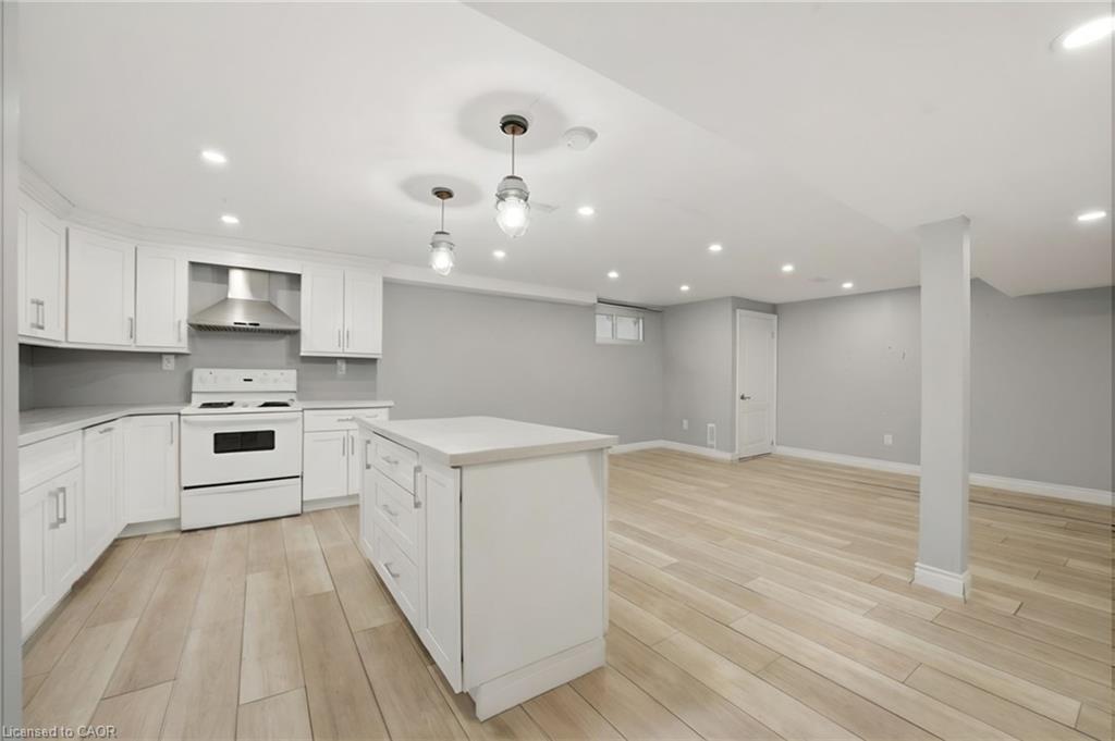 5607 Tenth Line Property Photo 36
