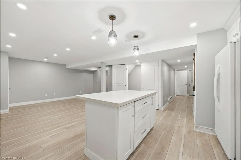 5607 Tenth Line Property Photo 37