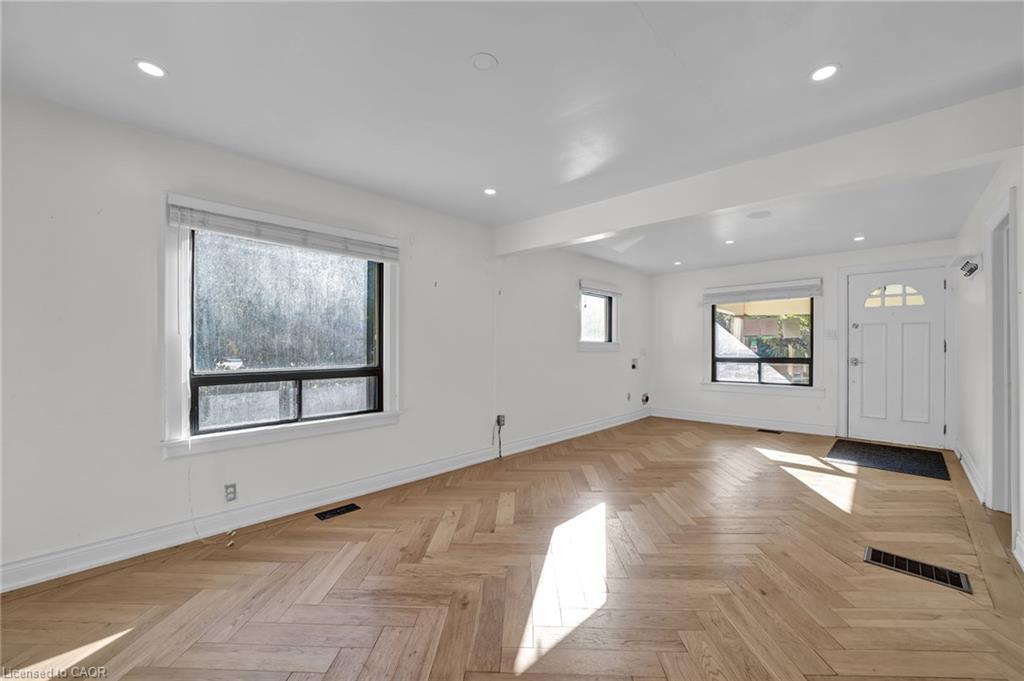 153 Clarence Street Property Photo 5
