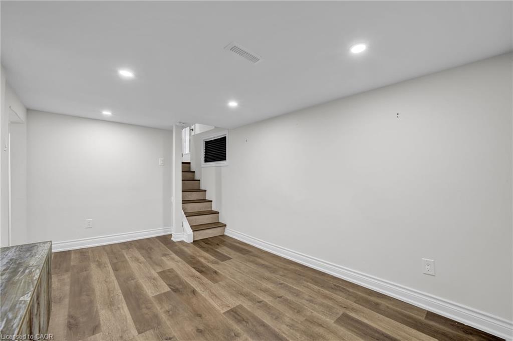 153 Clarence Street Property Photo 19