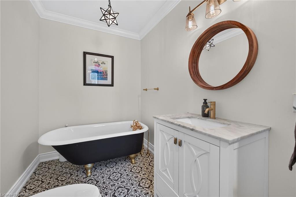 7327 Rainham Road Property Photo 18