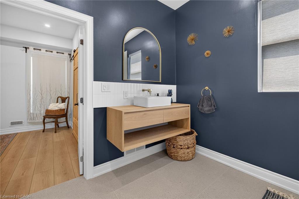 7327 Rainham Road Property Photo 24