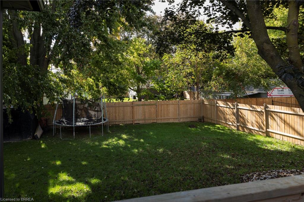 92 Sovereign Street W Property Photo 5