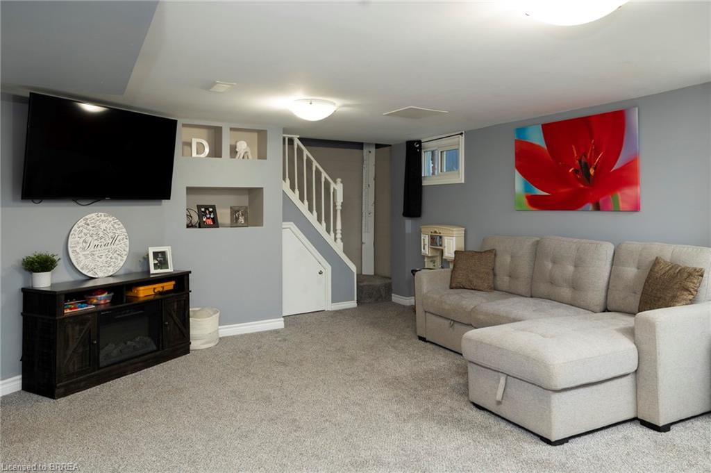 92 Sovereign Street W Property Photo 17